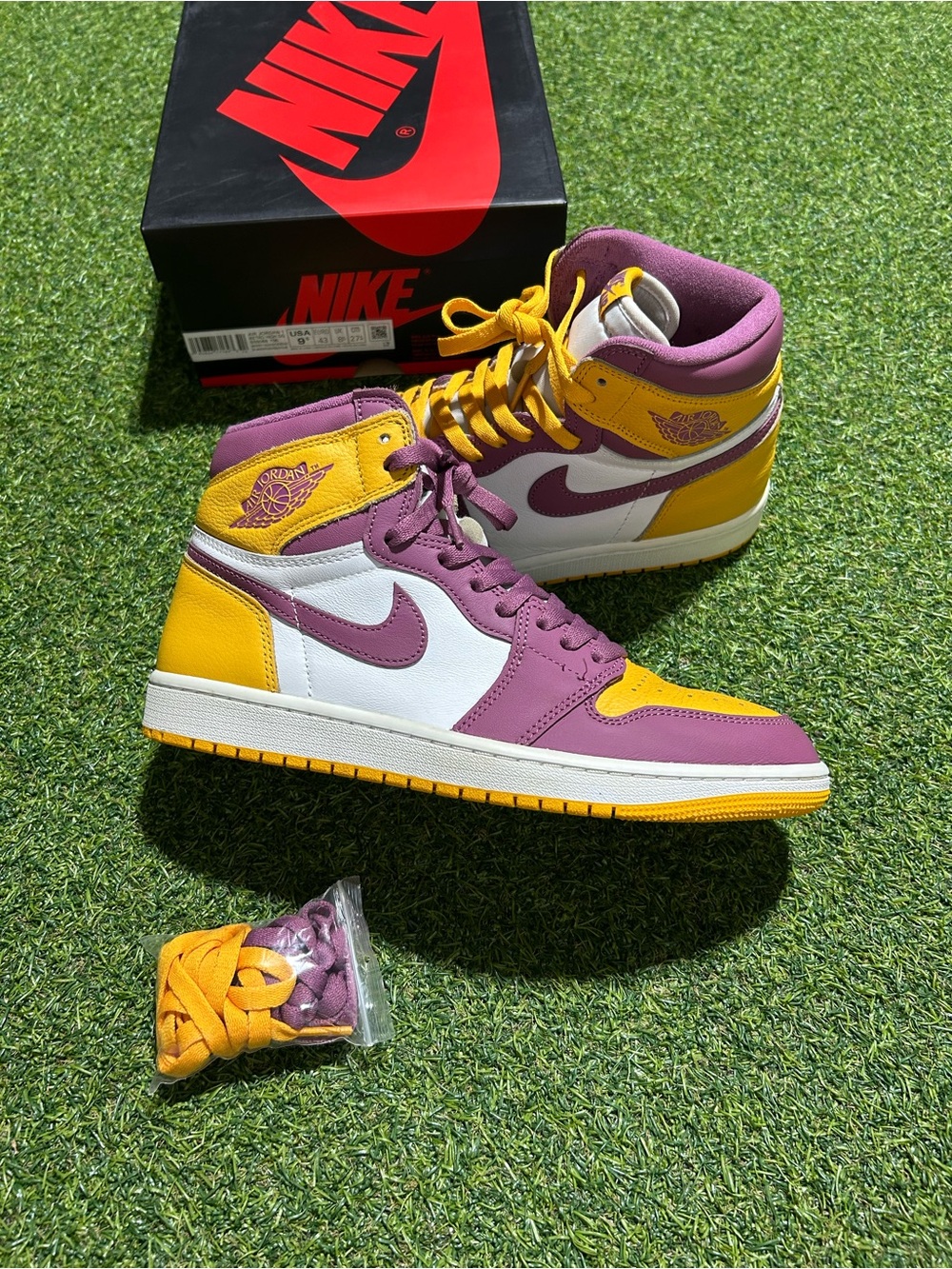 Nike Air Jordan 1 Retro Brotherhood